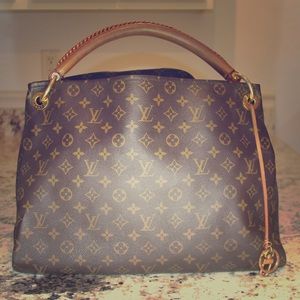 Louis Vuitton Artsy MM